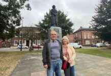 Grantham Residents React to PM’s Removal of Thatcher Portrait news-05092024-152124