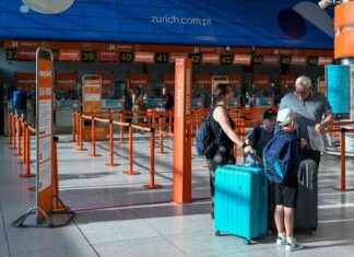 Travel Hack: EasyJet Loophole for Extra Hand Luggage Allowance news-05092024-152347