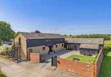 Stunning Family Barn Outside Colchester: A Photo Tour news-14092024-235609