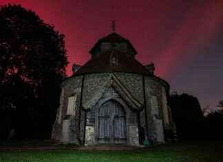 Rare Northern Lights Show Amazes Essex Stargazers with Strongest Aurora in 40 Years news-11102024-113509