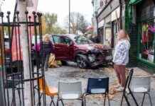 Car Crashes into Store Front in Frinton: Witness Account and Reaction news-02112024-005343