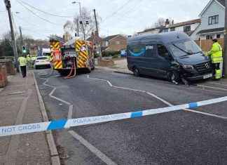 Police cordon off Essex road after Amazon van and car crash – Latest Updates and Traffic Alerts police-cordon-off-essex-road-after-amazon-van-and-car-crash-latest-updates-and-traffic-alerts