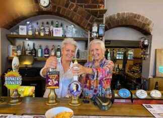Excitement as Colchester Women Take Over Historic 17th Century Pub excitement-as-colchester-women-take-over-historic-17th-century-pub