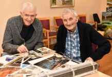 Colleagues Reunite at Care Home After 20 Years colleagues-reunite-at-care-home-after-20-years