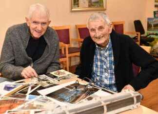 Colleagues Reunite at Care Home After 20 Years colleagues-reunite-at-care-home-after-20-years