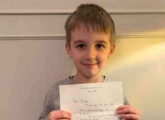 Excited Schoolboy Receives Hand-Written Letter from Sir David Attenborough excited-schoolboy-receives-hand-written-letter-from-sir-david-attenborough