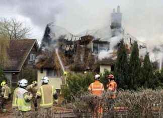 Firefighters battle fully ablaze cottage roof with limited resources firefighters-battle-fully-ablaze-cottage-roof-with-limited-resources